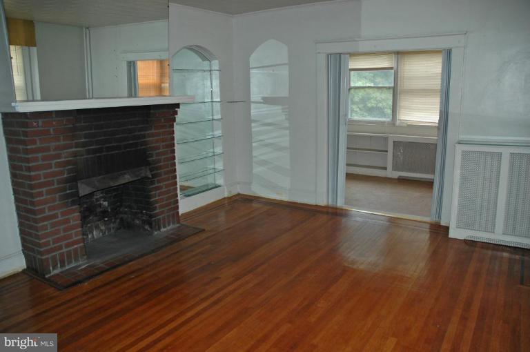 1900 Chelsea Road Baltimore, MD 21216 - Photo 3 of 11 Living Room