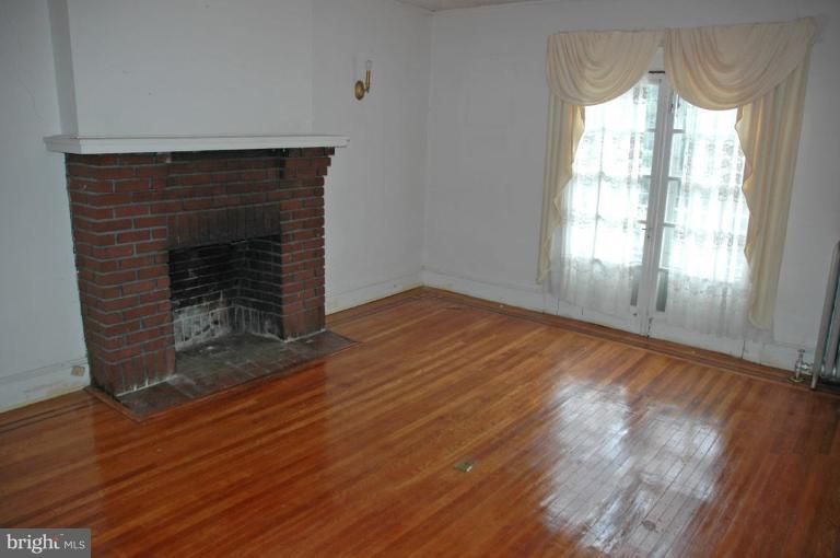 1900 Chelsea Road Baltimore, MD 21216 - Photo 6 of 11 Living Room #2