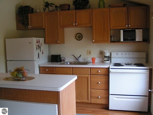 2402 West Trumbull Road Maple City, MI 49664 - Photo 24 of 29 1788938-23.JPG