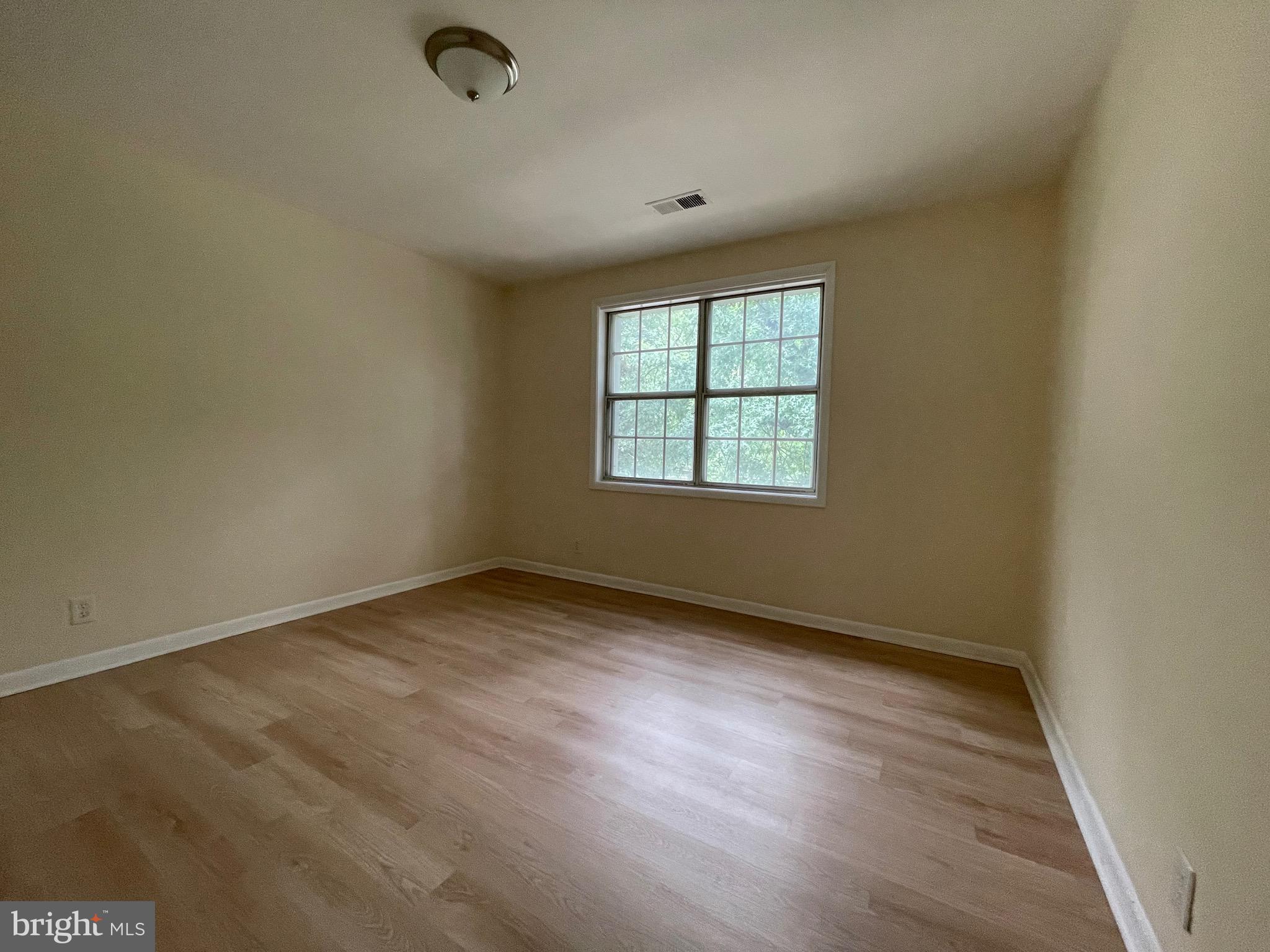 2515 South Walter Reed Drive, Unit D Arlington, VA 22206 - Photo 6 of 10 Bedroom one