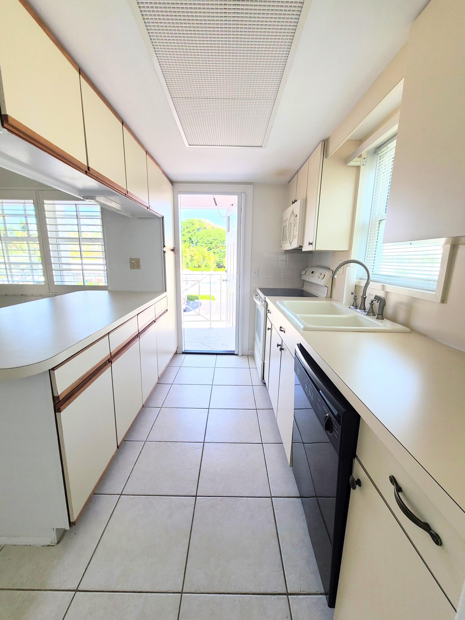 5505 North Ocean Boulevard, Unit 2201 Ocean Ridge, FL 33435 - Photo 7 of 24 20250103_141342