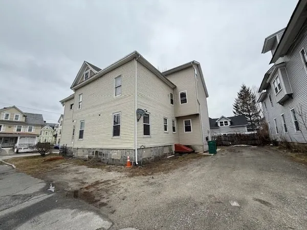 $2,095 | 538 Westford Street, Unit 3, Lowell, MA 01851