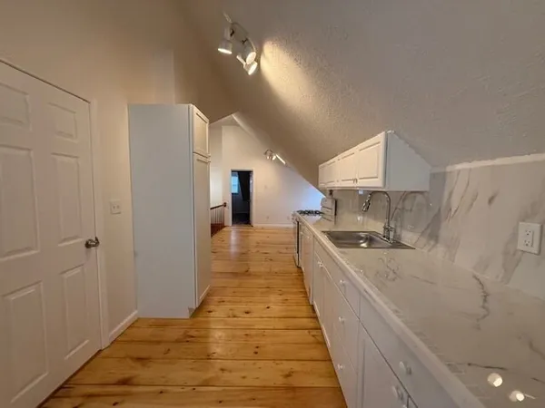 $2,095 | 538 Westford Street, Unit 3, Lowell, MA 01851