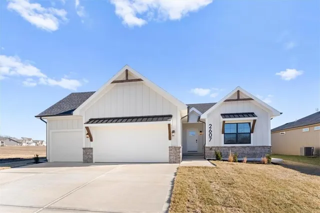 $527,000 | 2607 Southwest Firefly Lane, Lee's Summit, MO 64082