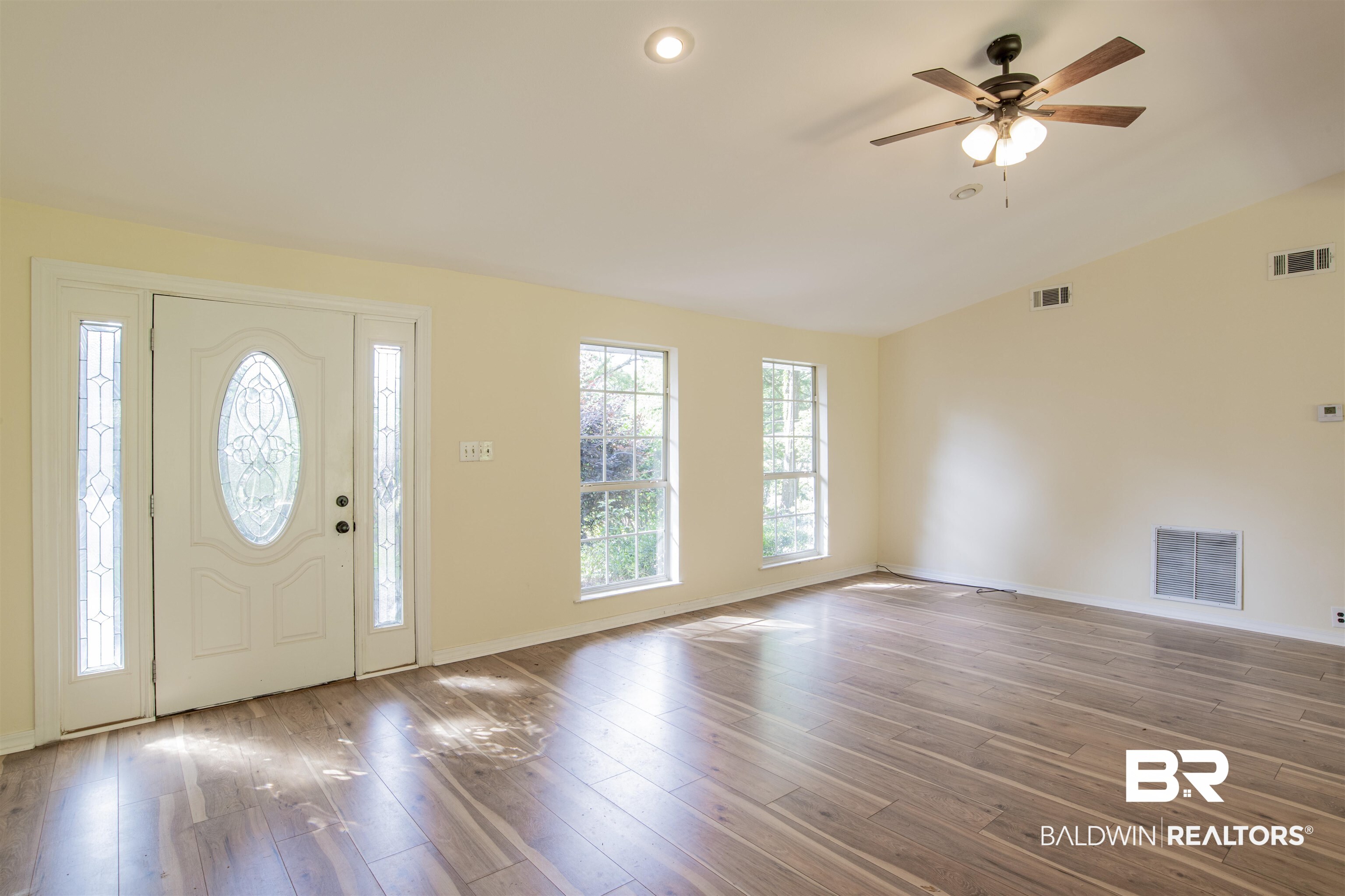 4158 Lake Circle North Mobile, AL 36693 - Photo 4 of 28