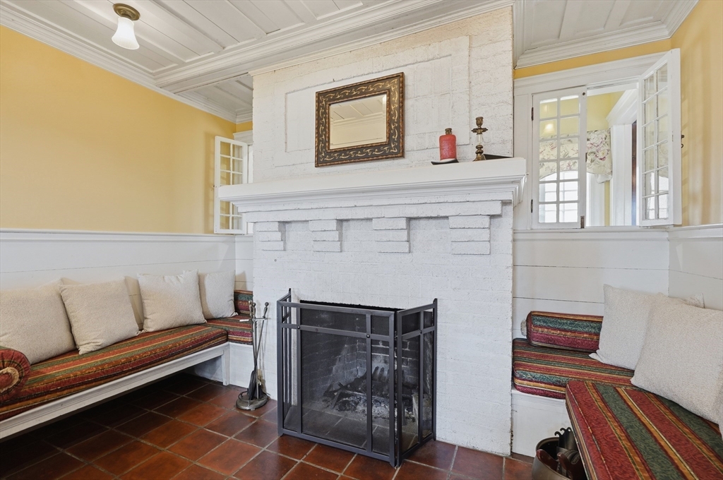 372 Main Street Amesbury, MA 01913 - Photo 6 of 42 a living room with furniture