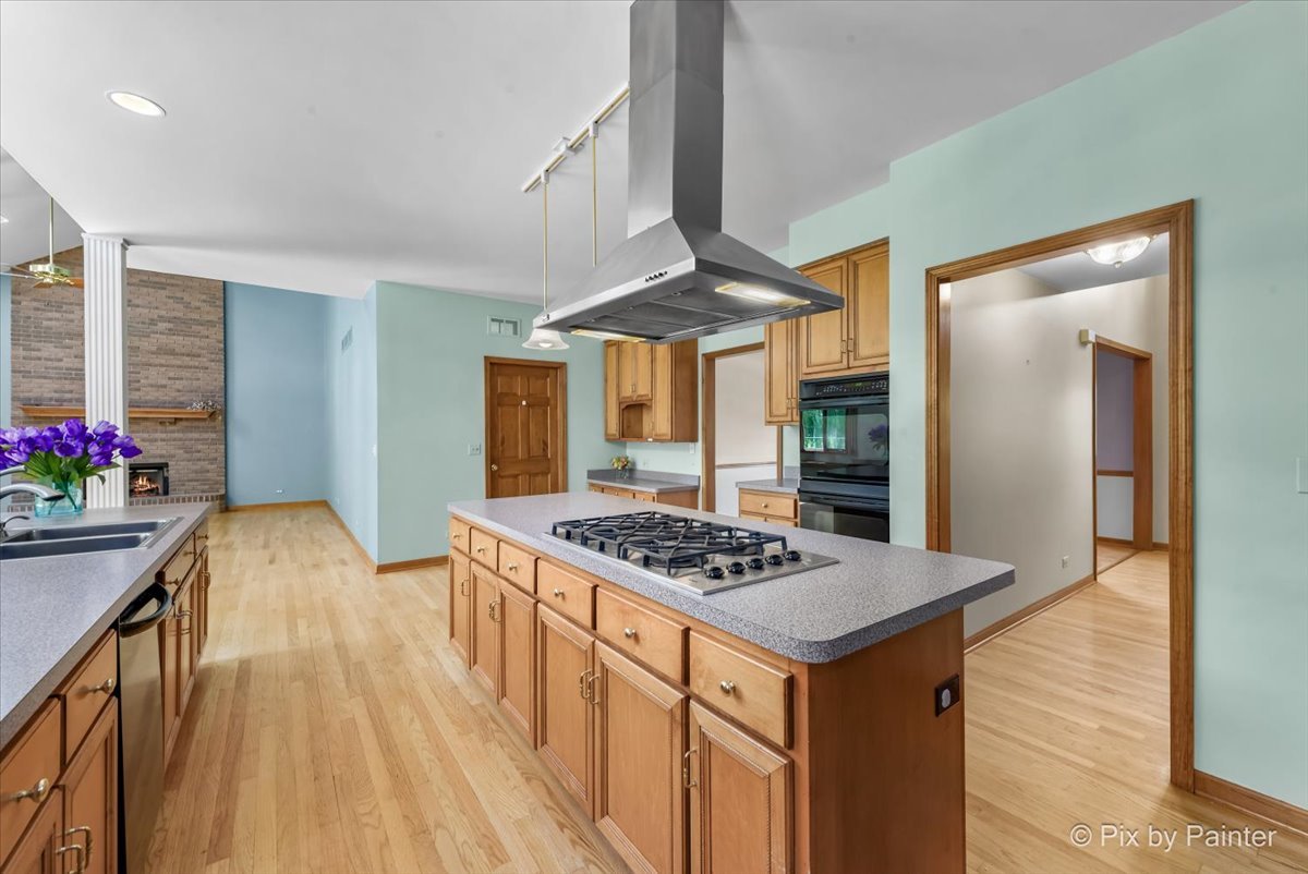 2408 Cloverdale Road Naperville, IL 60564 - Photo 8 of 47 Gallery Image 8
