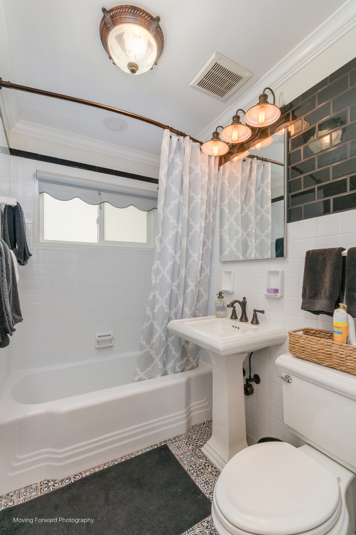 1845 Howard Street Wheaton, IL 60187 - Photo 36 of 41 a bathroom with a toilet a sink and a bathtub