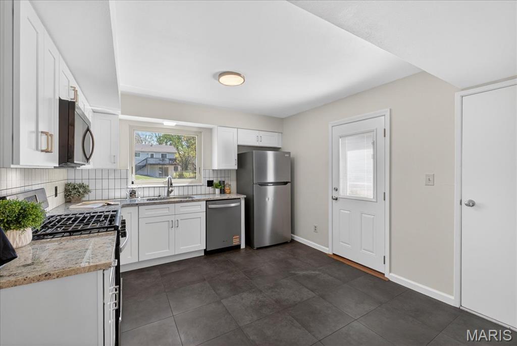 320 Sumter Drive Belleville, IL 62221 - Photo 10 of 35