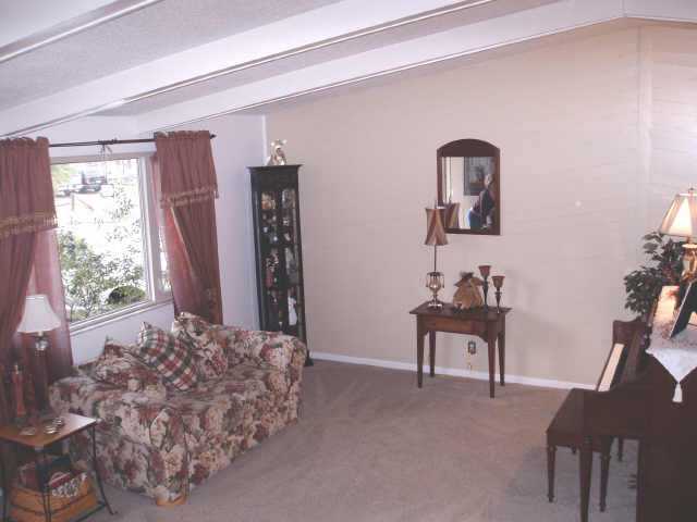 335 Dunbarton Road Columbus, OH 43230 - Photo 2 of 8