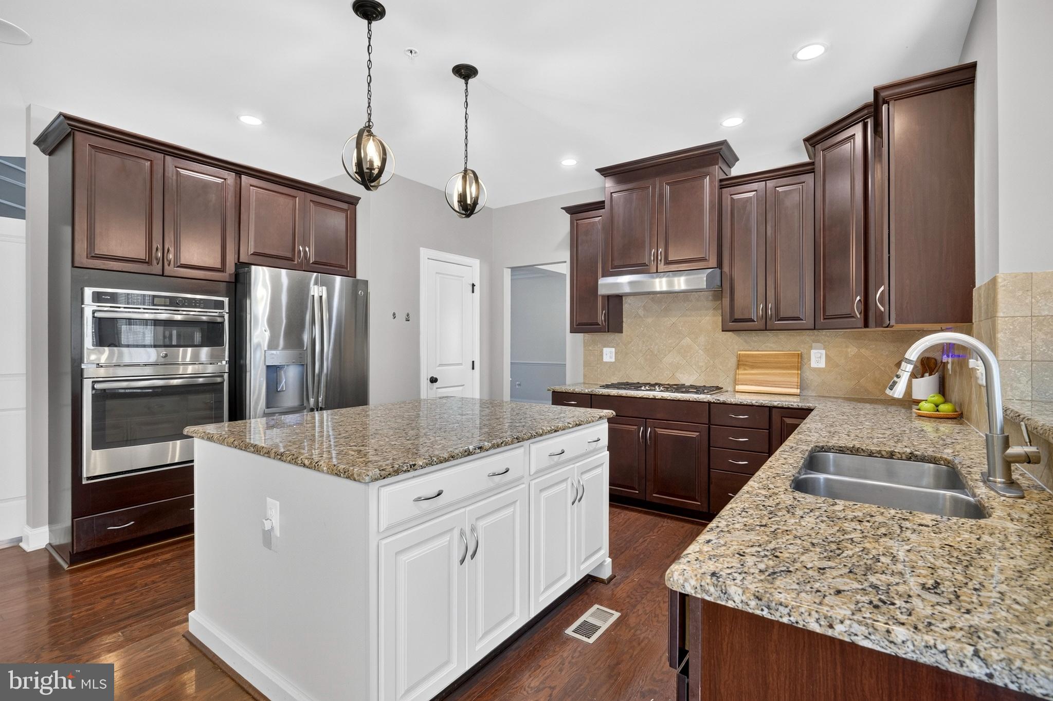4518 Bridle Ridge Road Upper Marlboro, MD 20772 - Photo 12 of 85 Large gourmet Kitchen