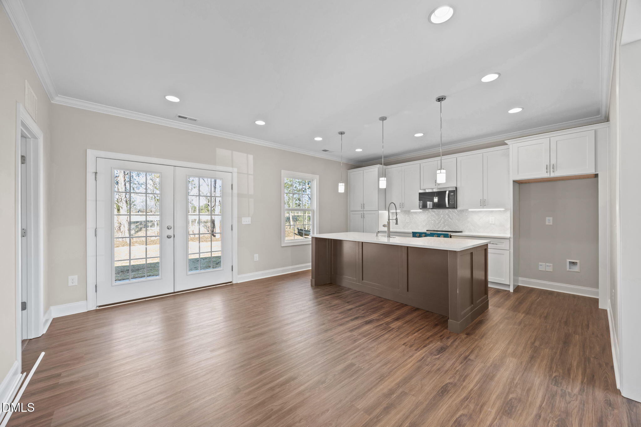 Kitchen dining