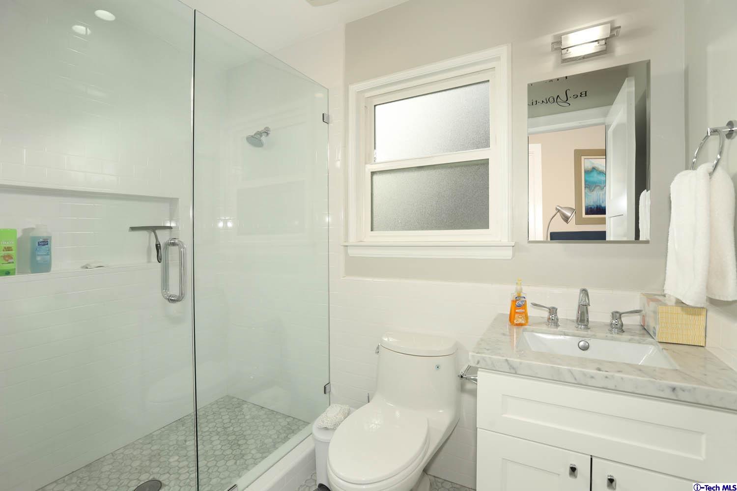 1639 Cleveland Road Glendale, CA 91202 - Photo 13 of 28