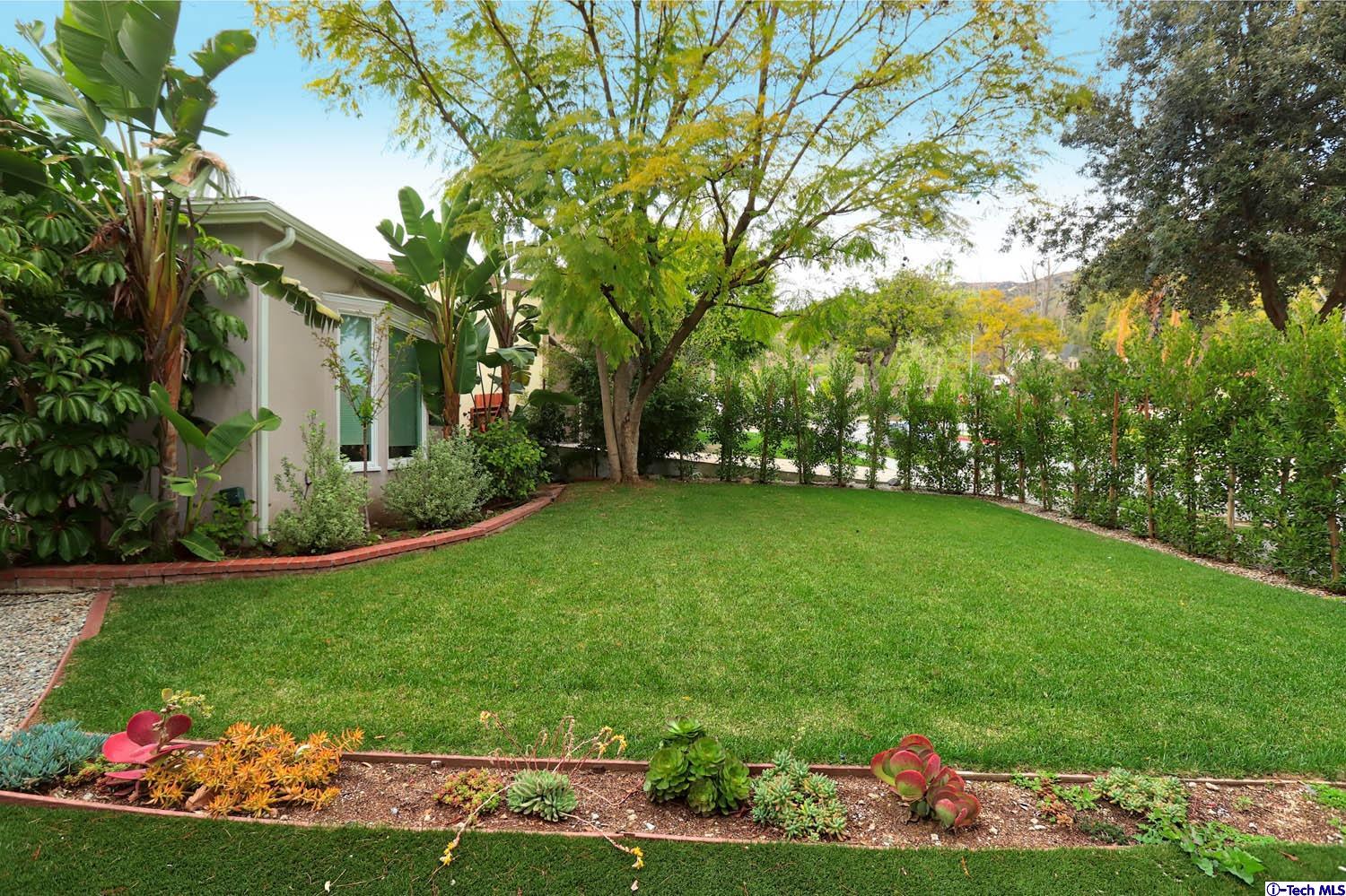 1639 Cleveland Road Glendale, CA 91202 - Photo 3 of 28