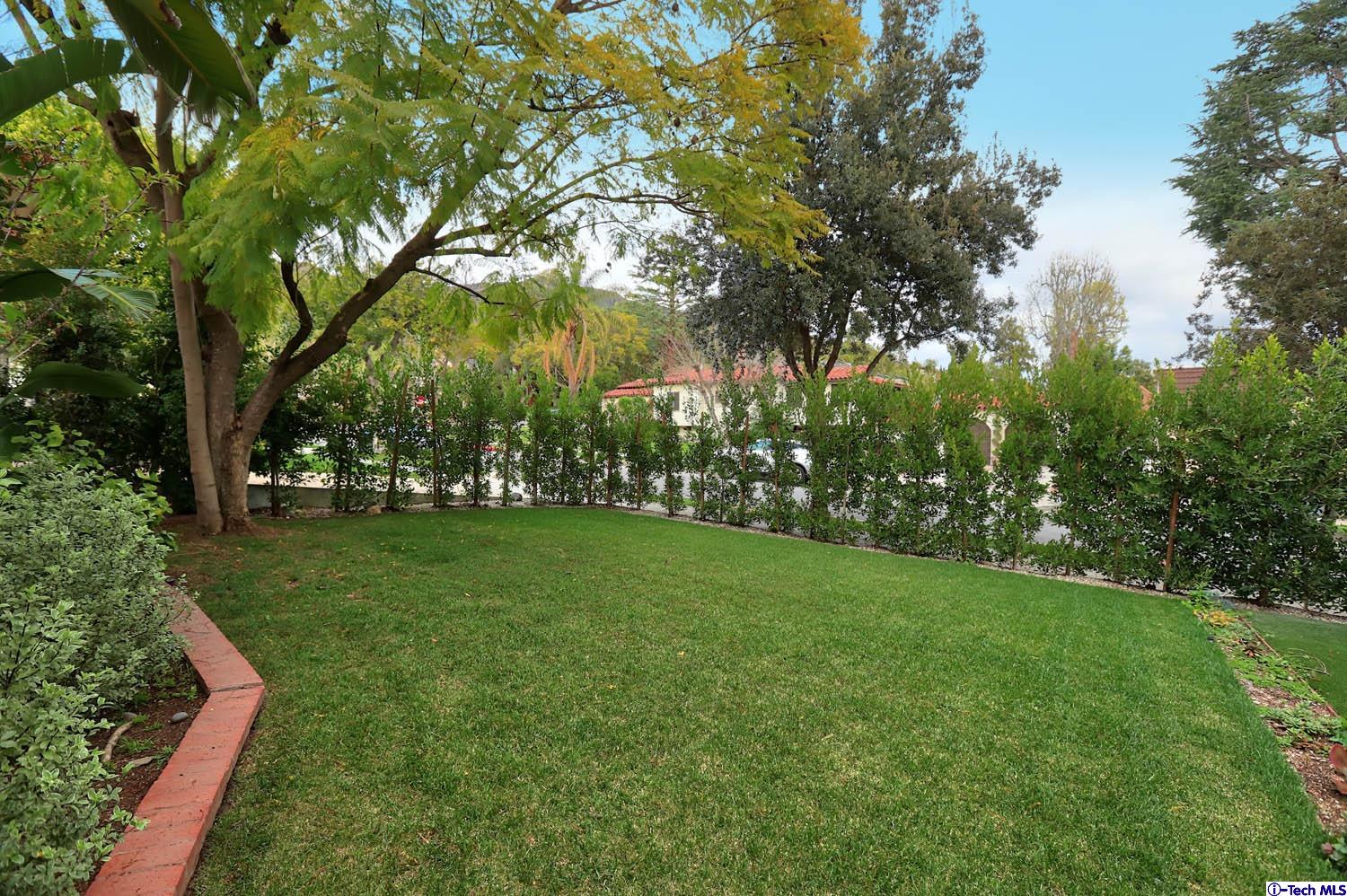 1639 Cleveland Road Glendale, CA 91202 - Photo 4 of 28