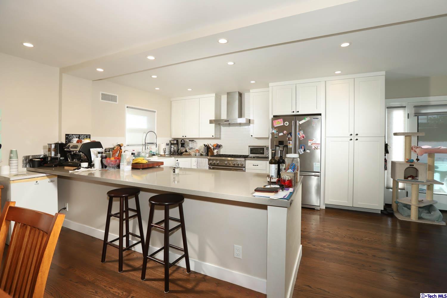 1639 Cleveland Road Glendale, CA 91202 - Photo 10 of 28