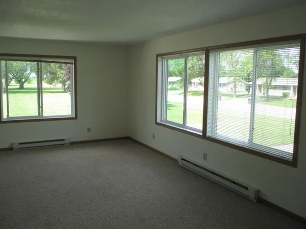 $848 | 512 Maple Lane, Grove City, MN 56243