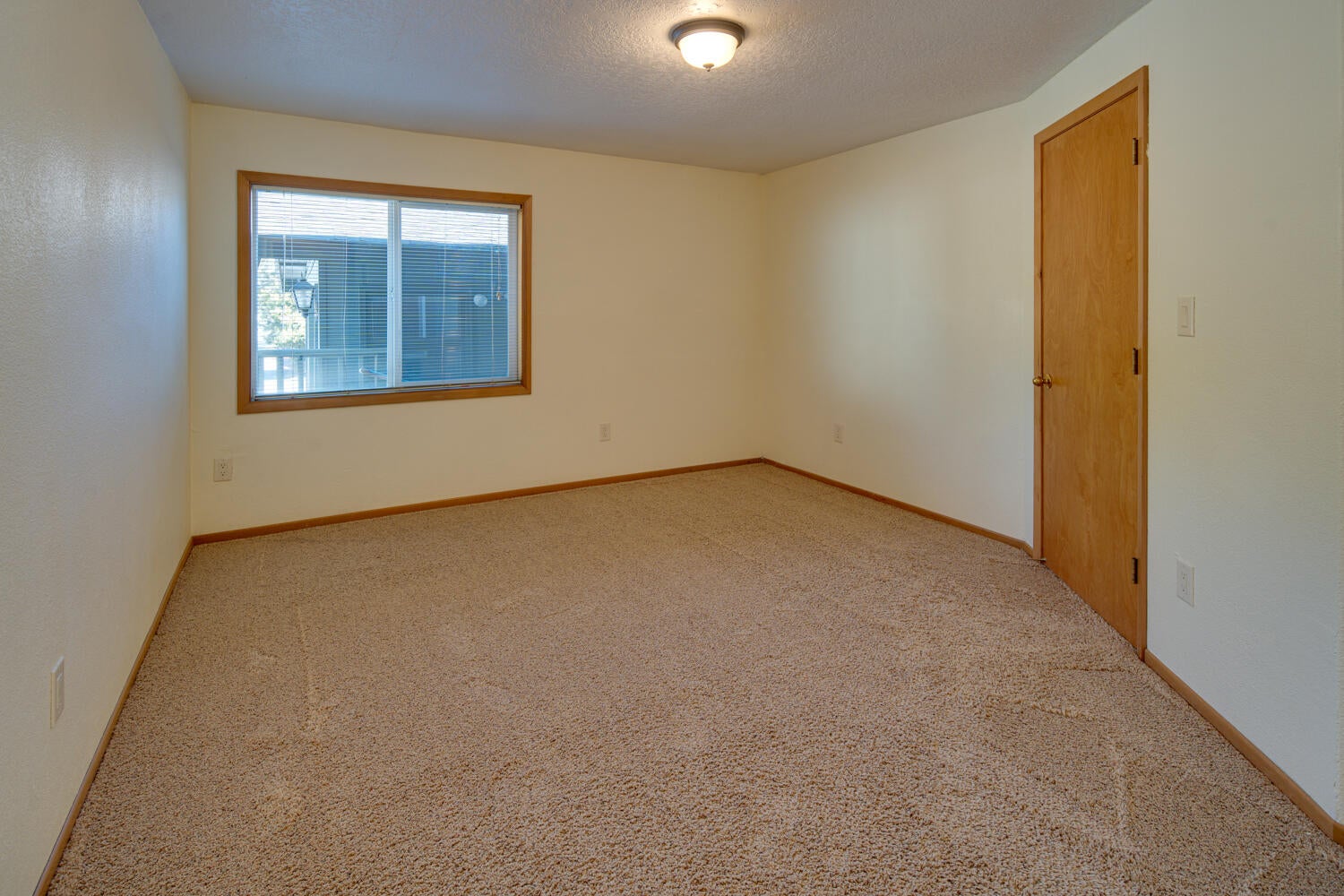 19333 Baker Road Bend, OR 97702 - Photo 23 of 49 Large 3rd bedroom, extra deep closet.