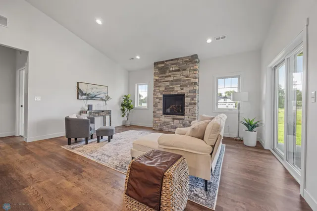 $389,000 | 305 Pr Drive North, Hankinson, ND 58041