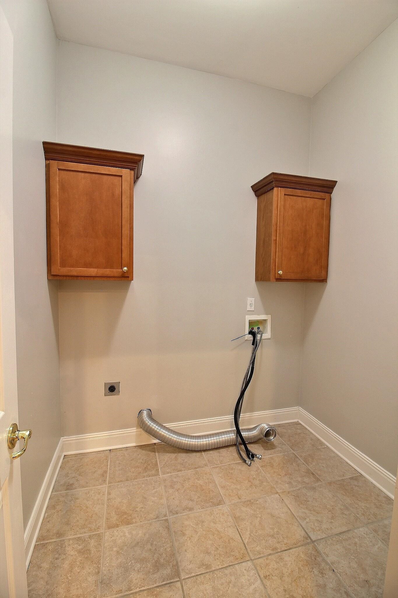 845 McFerrin Lane Collierville, TN 38017 - Photo 23 of 27 a room with gym equipment and a potted plant