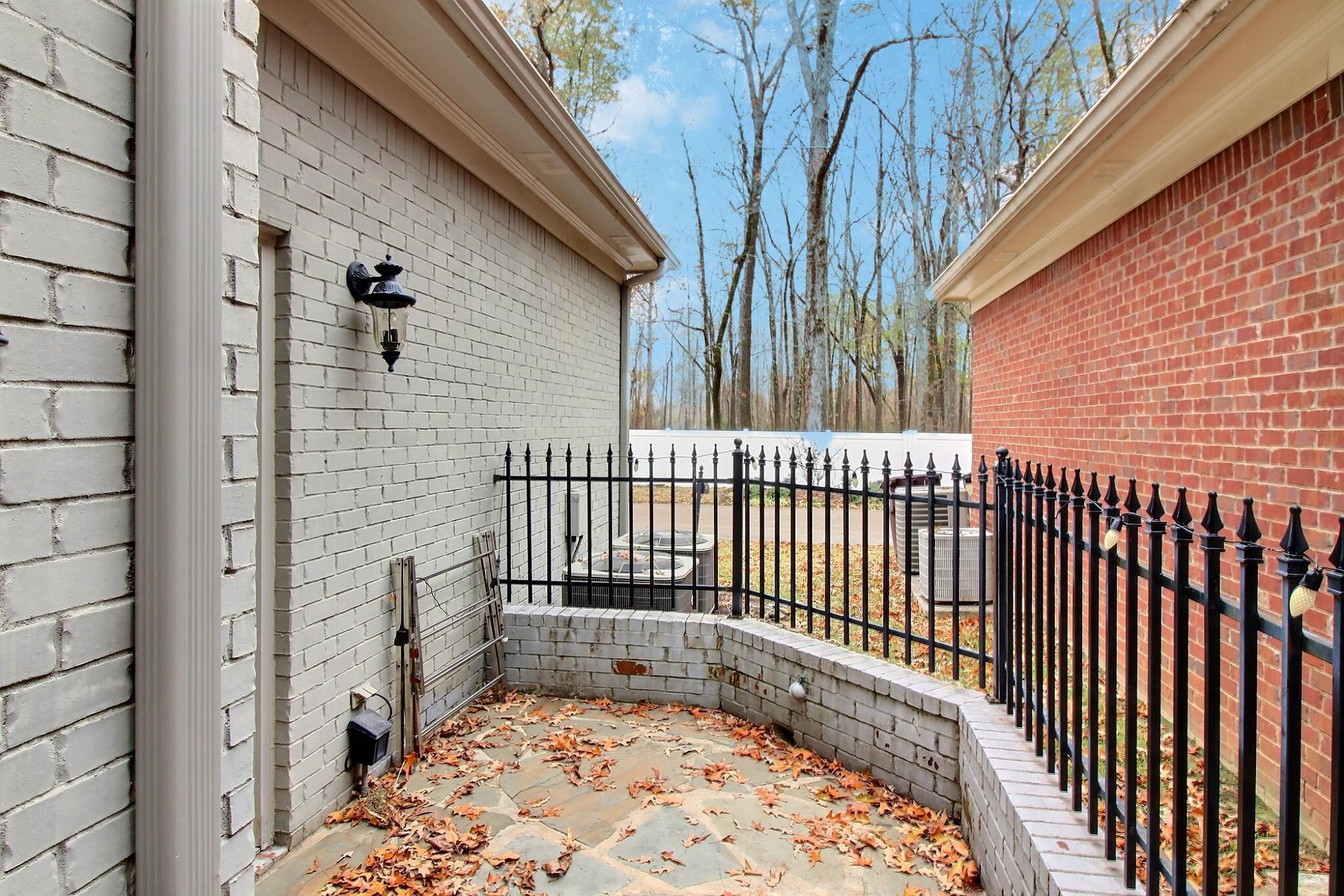 845 McFerrin Lane Collierville, TN 38017 - Photo 25 of 27 a view of a wooden door