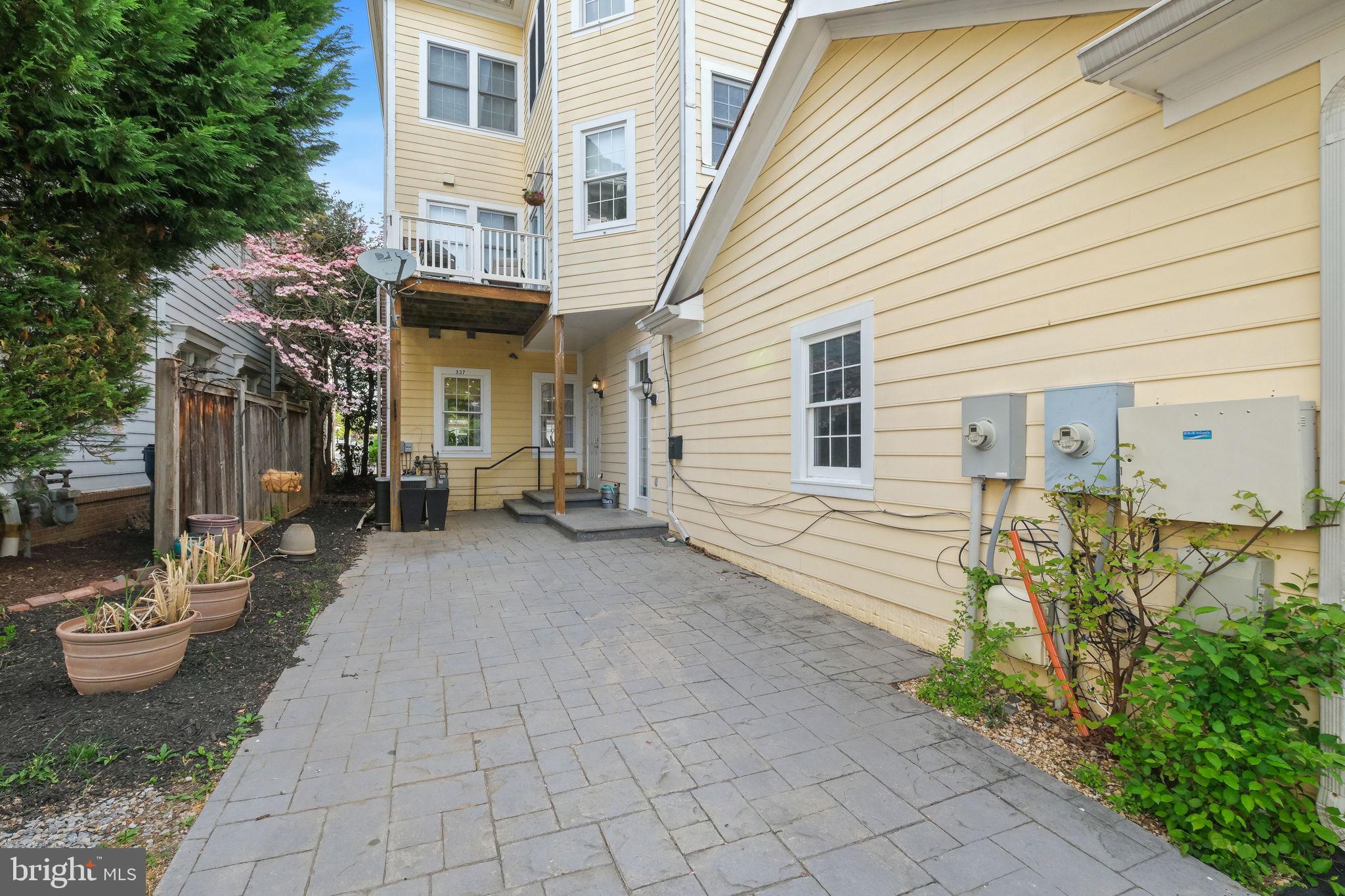 337 Main Street Gaithersburg, MD 20878 - Photo 8 of 35 a view of a patio with table and chairs and potted plants