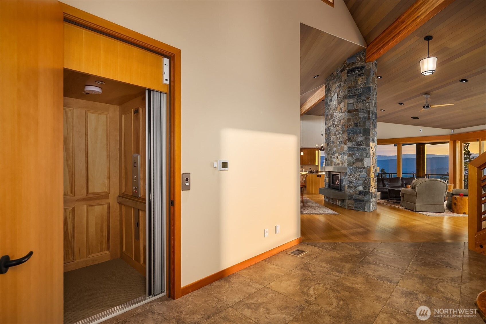 3653 Hart Road Cle Elum, WA 98922 - Photo 13 of 40 a view of a hallway with dining area