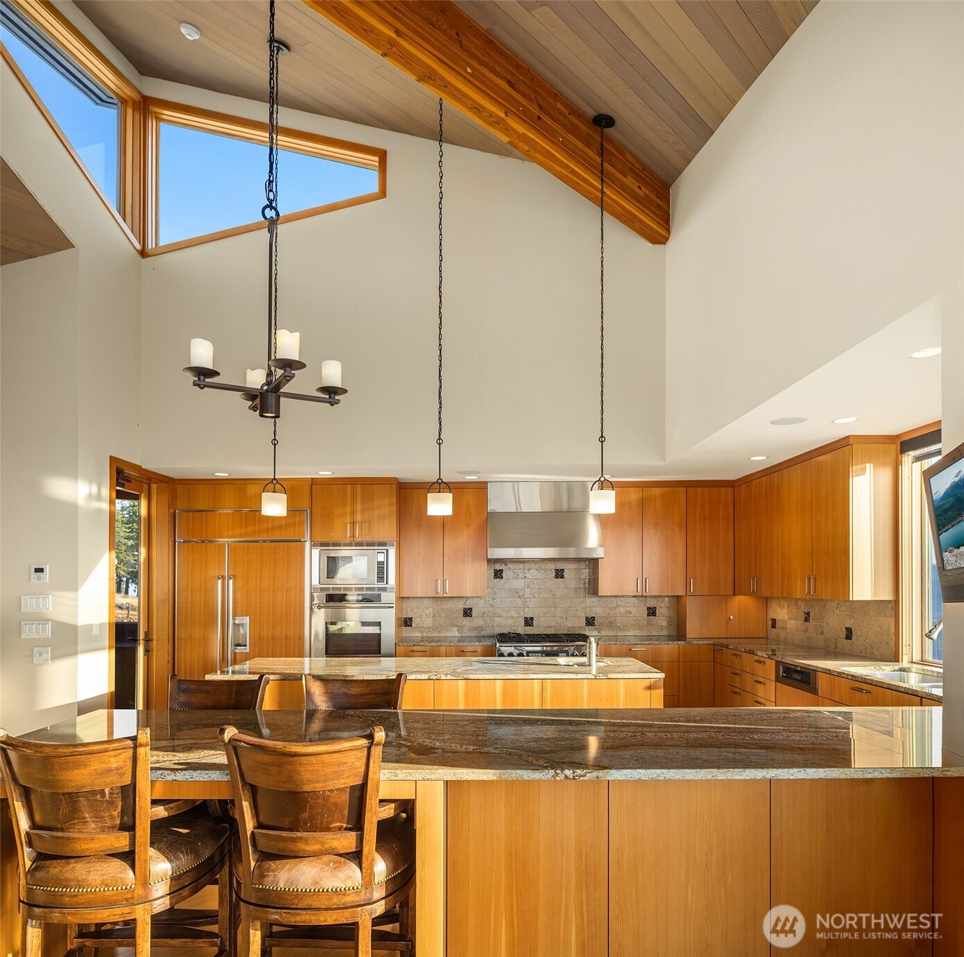 3653 Hart Road Cle Elum, WA 98922 - Photo 20 of 40 a kitchen with stainless steel appliances kitchen island granite countertop a table and chairs