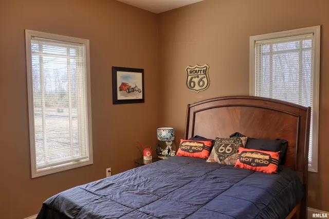 $399,000 | 10950 Prestwick Drive, Benton, IL 62812