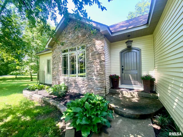 $399,000 | 10950 Prestwick Drive, Benton, IL 62812