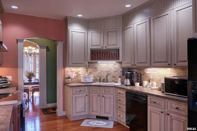 $399,000 | 10950 Prestwick Drive, Benton, IL 62812