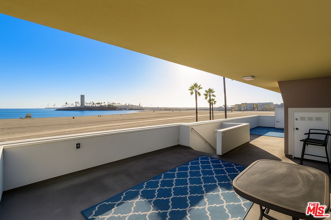 28 South 5th Place Long Beach, CA 90802 - Photo 10 of 15 a bathroom with a toilet a sink and bathtub
