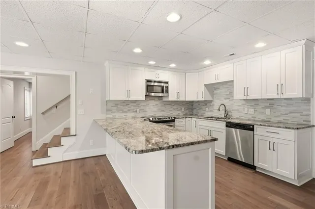 $975,000 | 2801 Swan Lake Drive, High Point, NC 27262