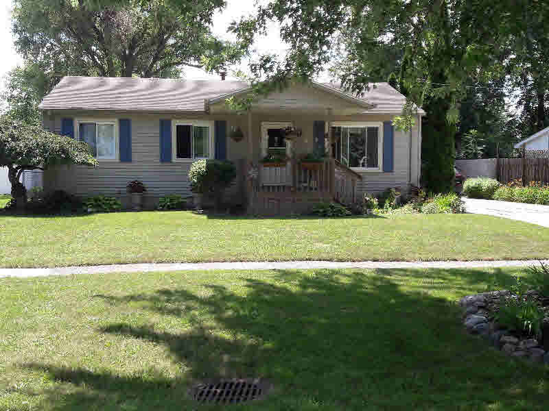 853 Edison Street Zilwaukee, MI 48604 - Photo 1 of 14