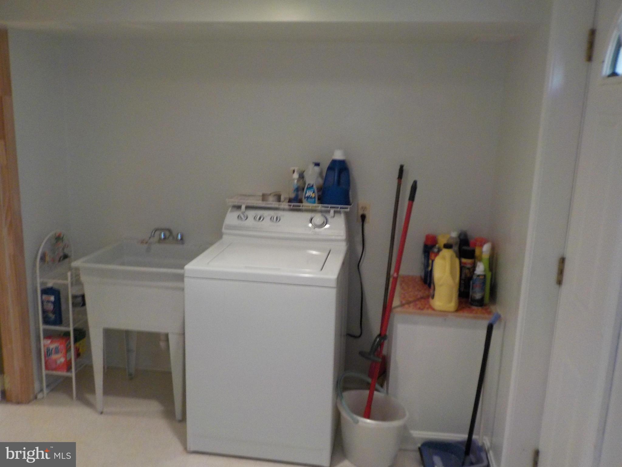 5437 Channing Road Baltimore, MD 21229 - Photo 23 of 25 a utility room with dryer and washer