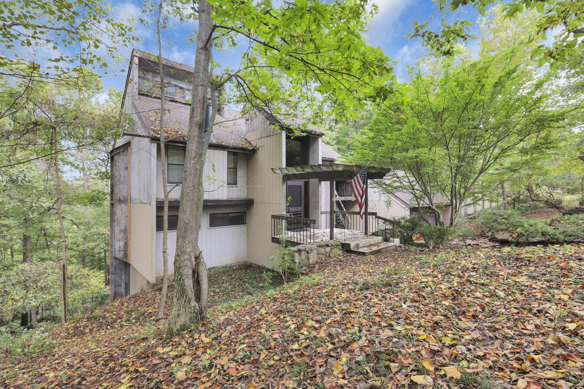 1670 Naughtingham Road Newark, OH 43055 - Photo 1 of 54 2-web-or-mls-0V3A9312
