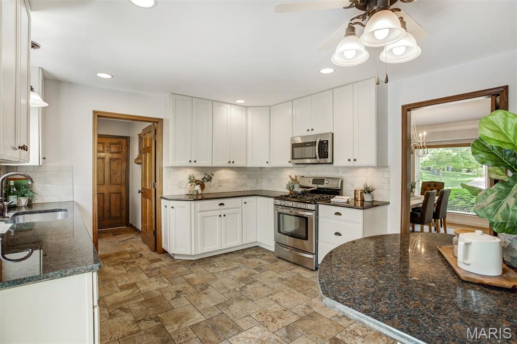 774 Chain Ridge Road Glendale, MO 63122 - Photo 18 of 51