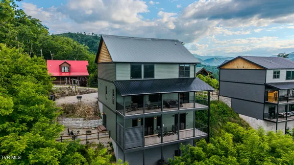 $1,825,000 | 704 Topside Road, Gatlinburg, TN 37738