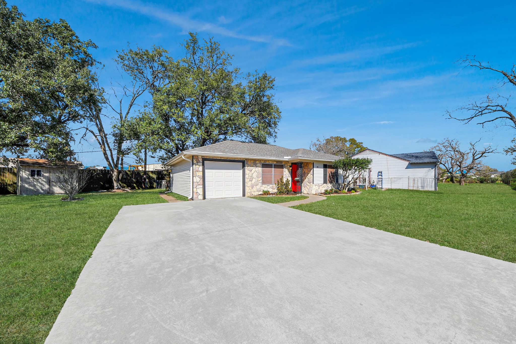 201 Delta Street Pasadena, TX 77506 - Photo 5 of 33