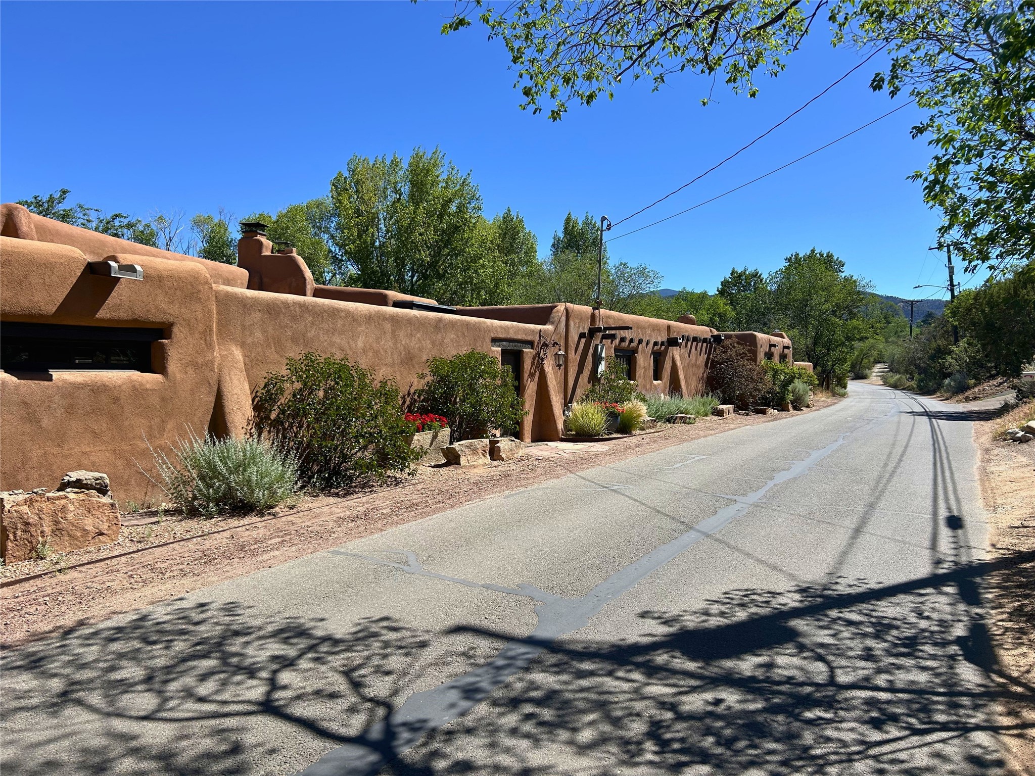 1433 Upper Canyon Road Santa Fe, NM 87501 - Photo 7 of 57