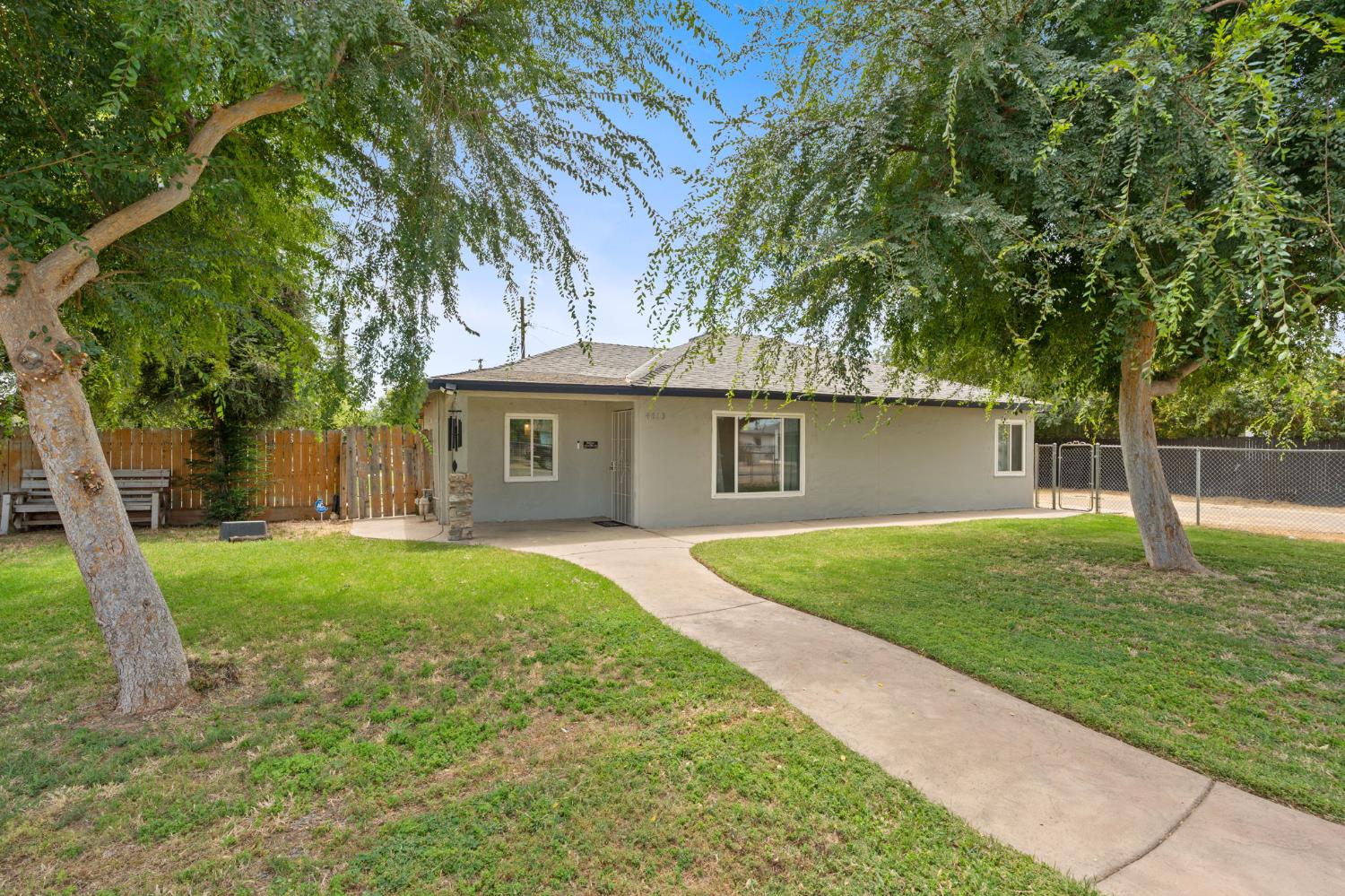 4613 West Andrews Fresno, CA 93722 - Photo 4 of 35