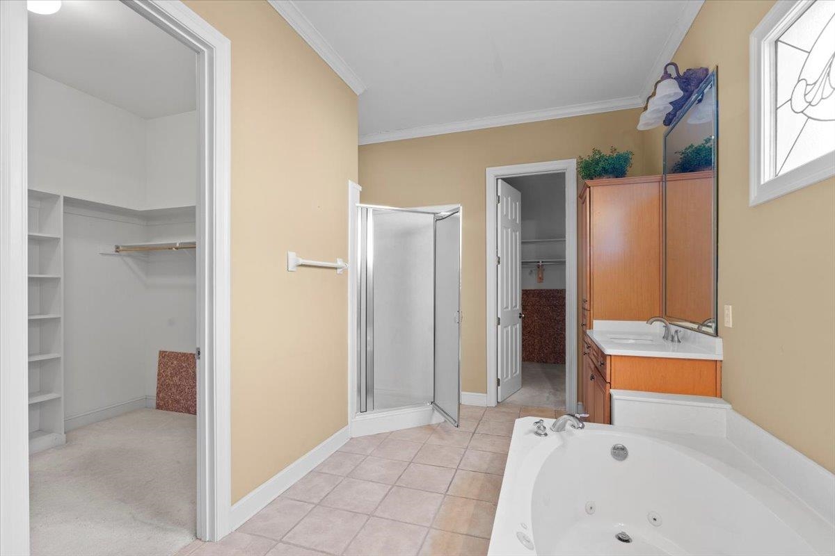 1435 Kimbrough Road Germantown, TN 38138 - Photo 12 of 34 a bathroom with a bathtub and a sink