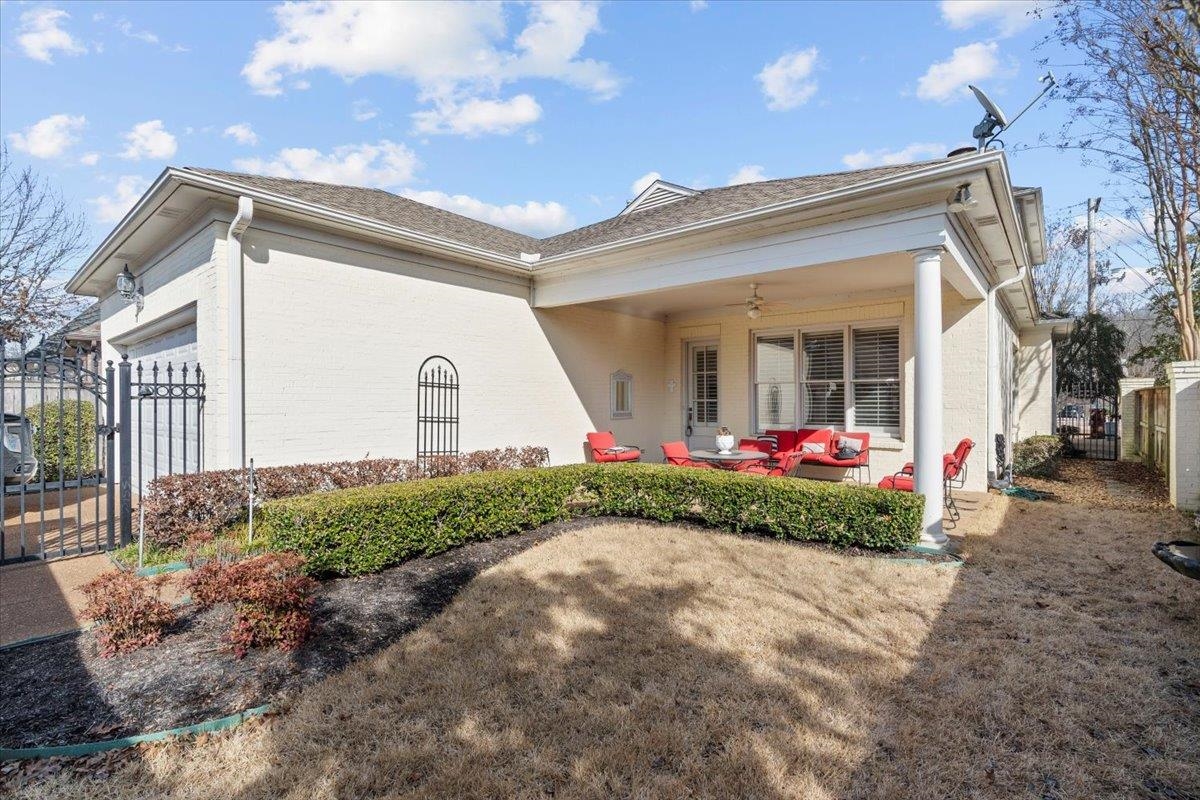 1435 Kimbrough Road Germantown, TN 38138 - Photo 31 of 34 a view of a back yard of the house