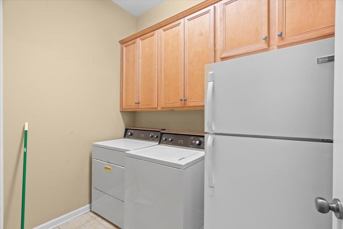1435 Kimbrough Road Germantown, TN 38138 - Photo 7 of 34 a utility room with dryer and washer