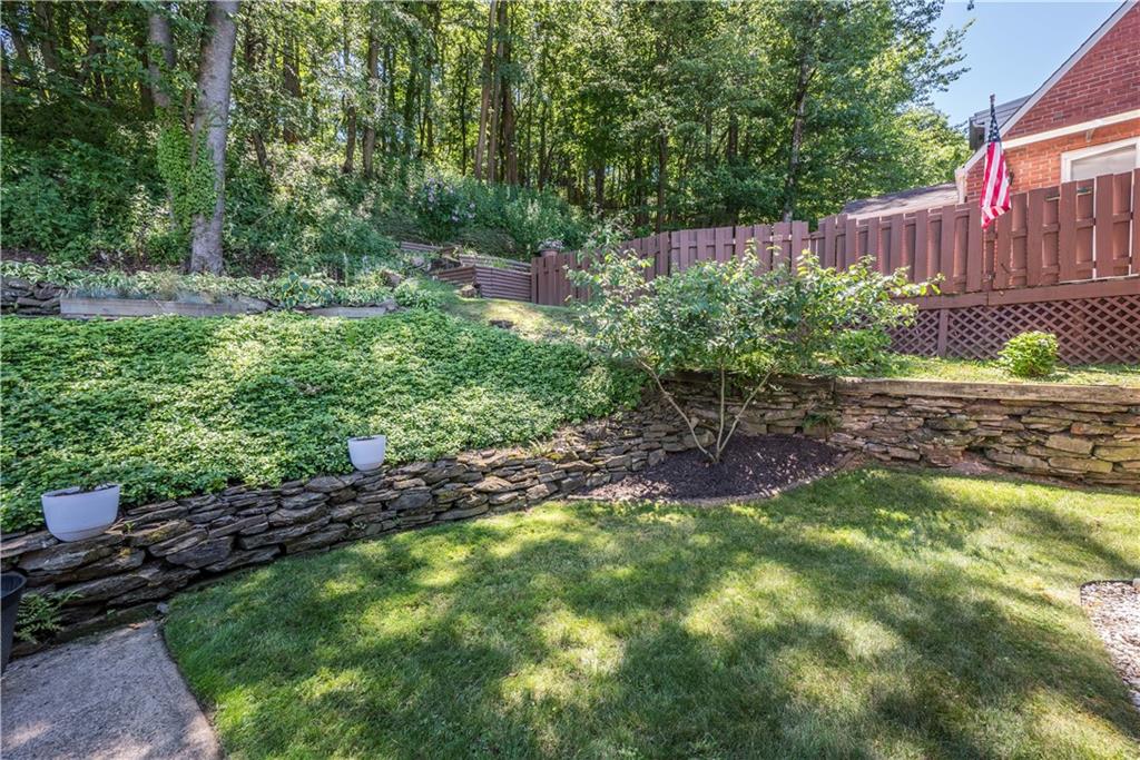936 Roland Road Pittsburgh, PA 15221 - Photo 24 of 25 Your own outdoor oasis