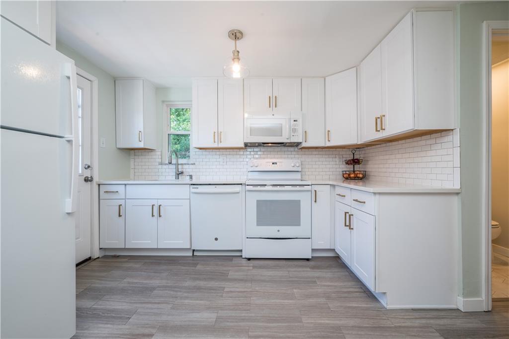 936 Roland Road Pittsburgh, PA 15221 - Photo 6 of 25 Beautiful Renovated Kitchen