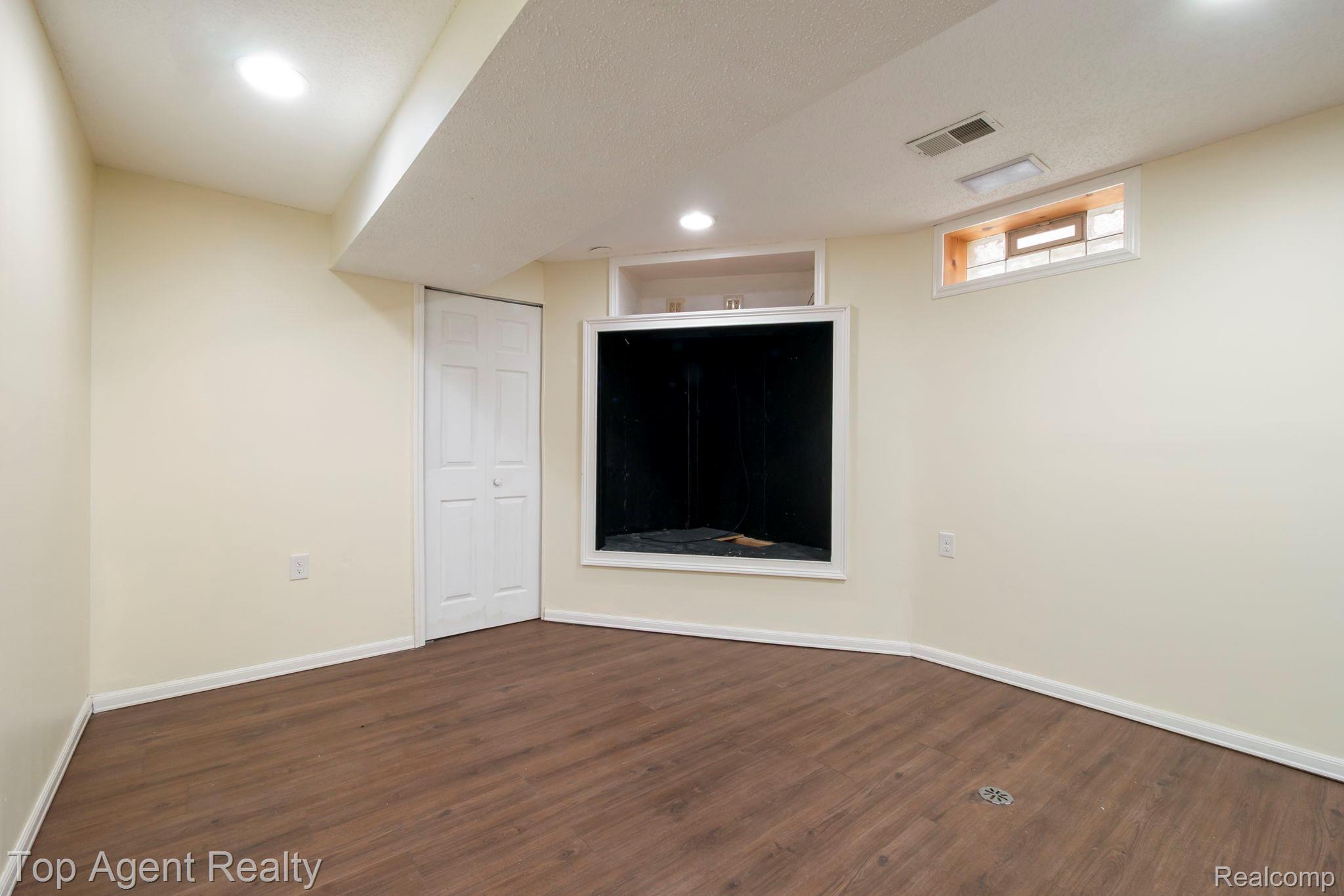 2018 John R Road Troy, MI 48083 - Photo 20 of 30 28-web-or-mls-P2490177.JPG