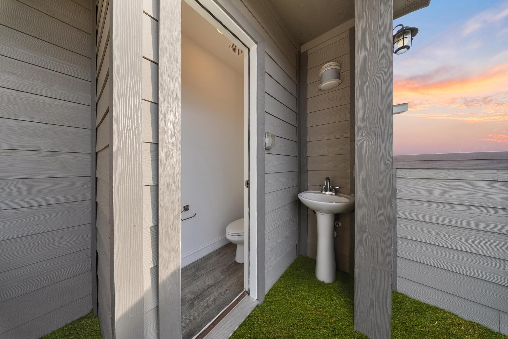 4004 Weslow Street Houston, TX 77087 - Photo 27 of 28 Bathroom for guests