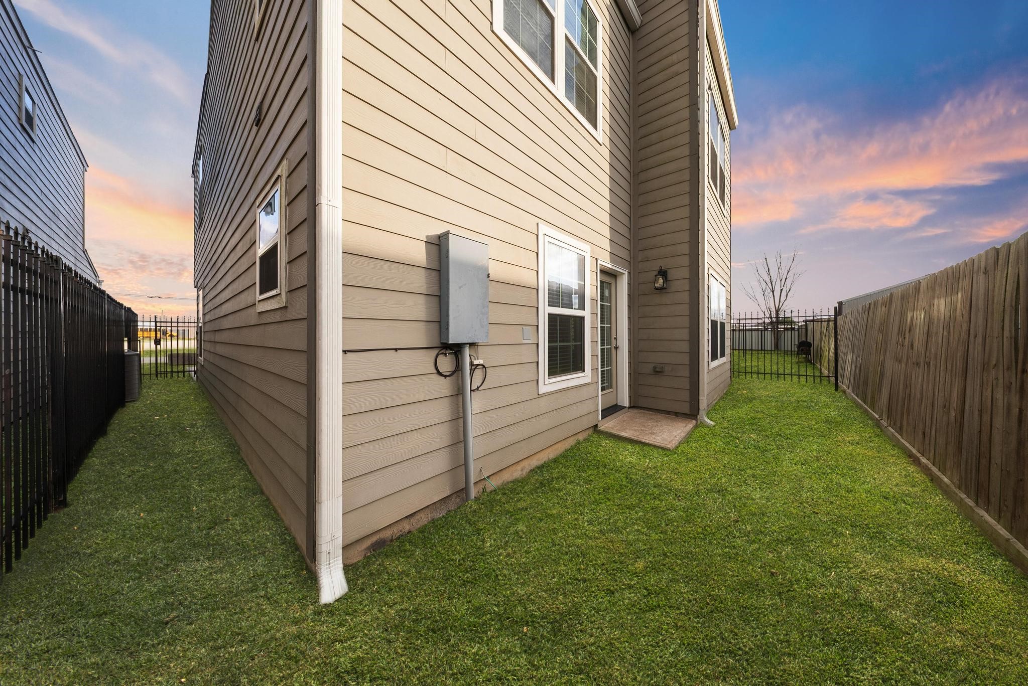 4004 Weslow Street Houston, TX 77087 - Photo 28 of 28 Perfect backyard for pets