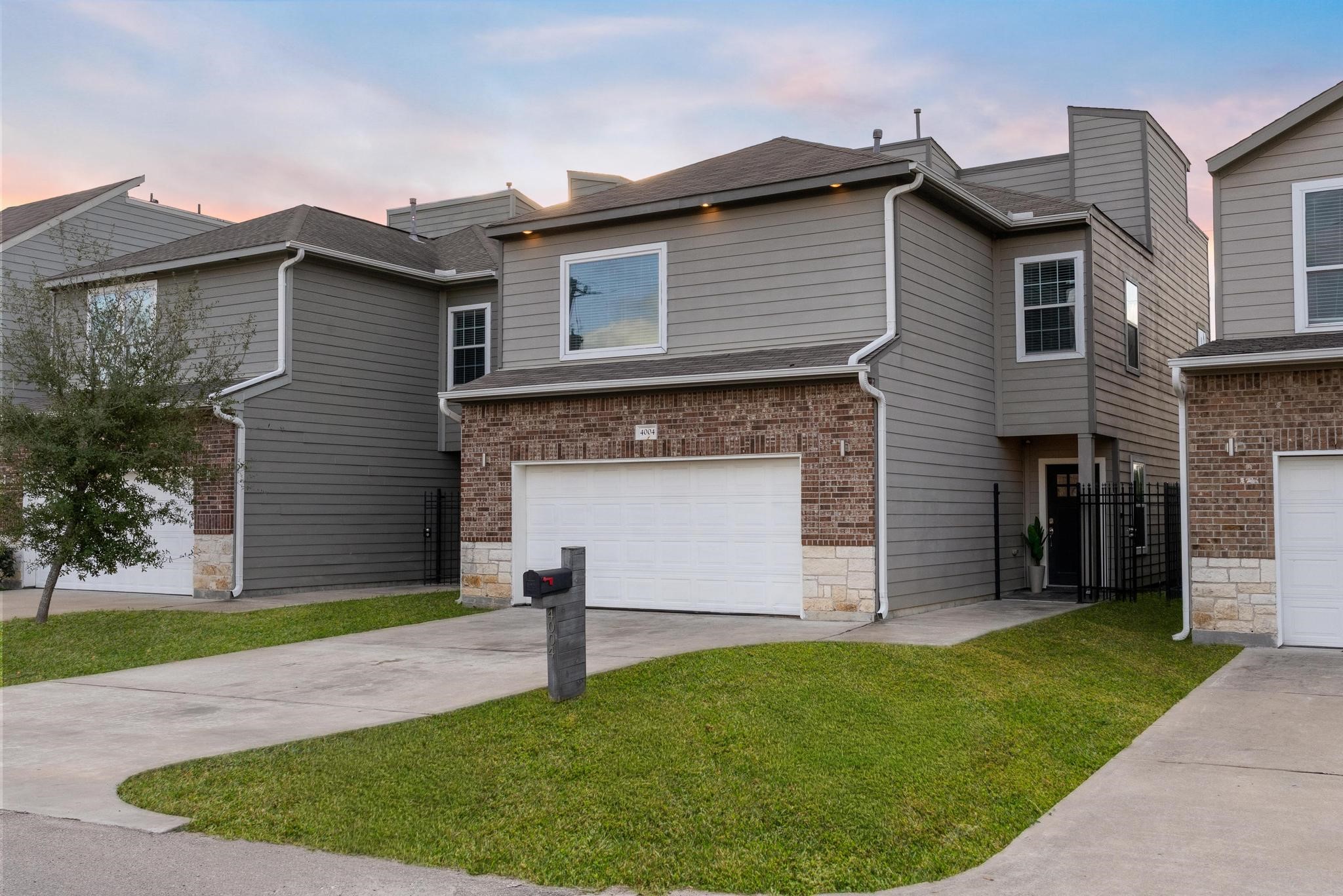 4004 Weslow Street Houston, TX 77087 - Photo 3 of 28